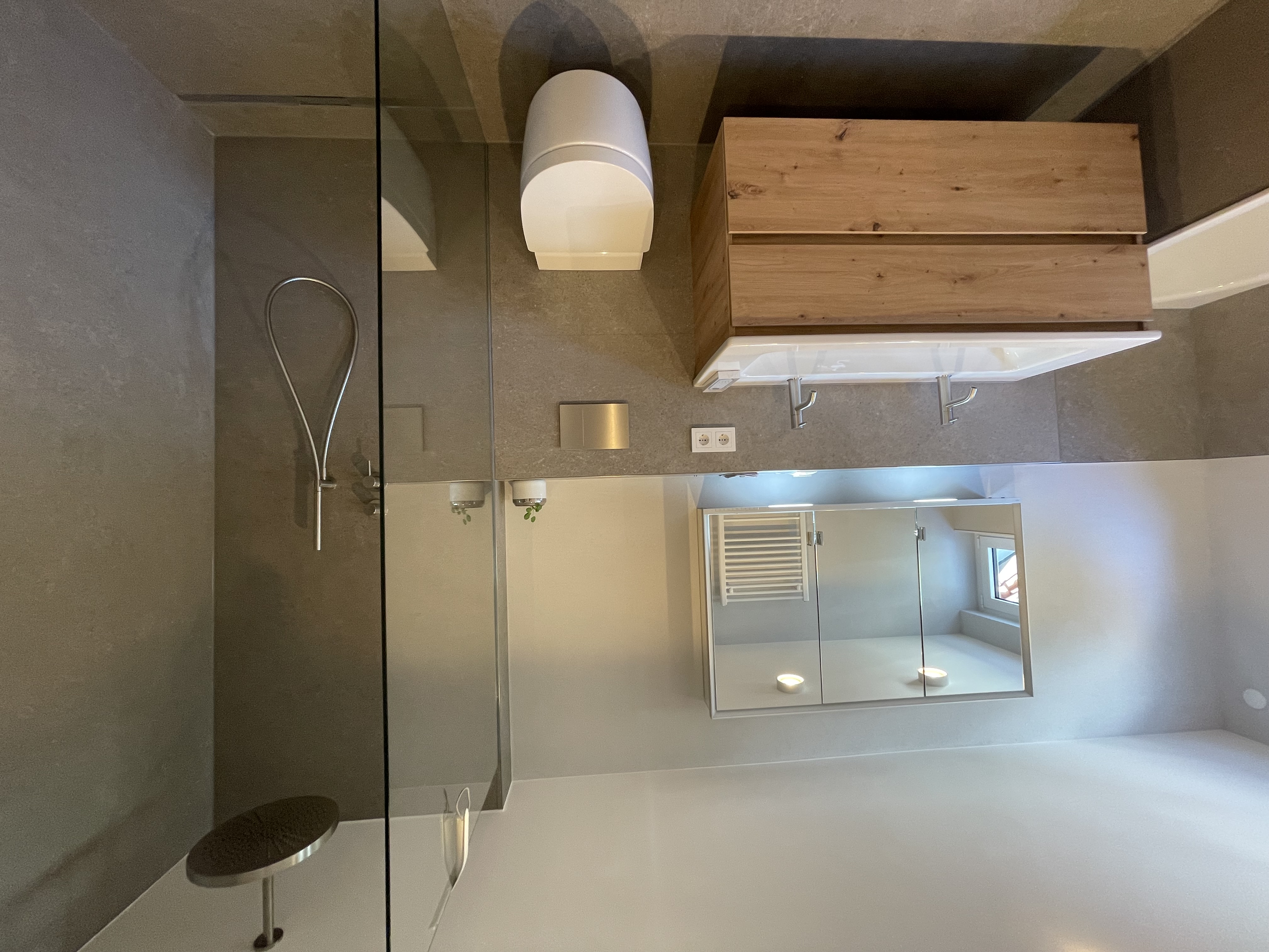 Eigenheim Badezimmer Sanierung Waschbecken Toilette Dusche