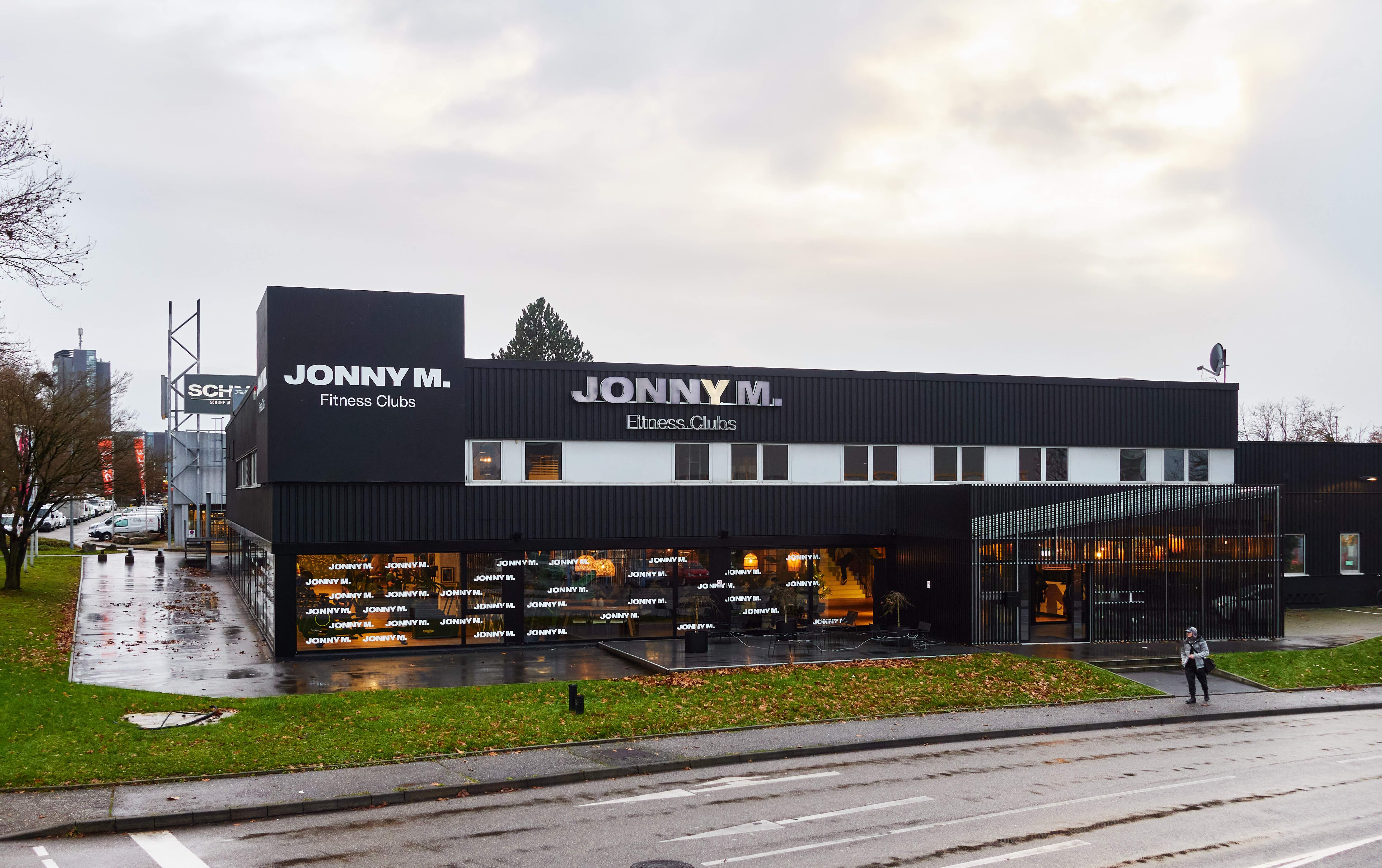 Gewerbliche Objekte Renovierung Fitnessstudio Außenfassade Fenster